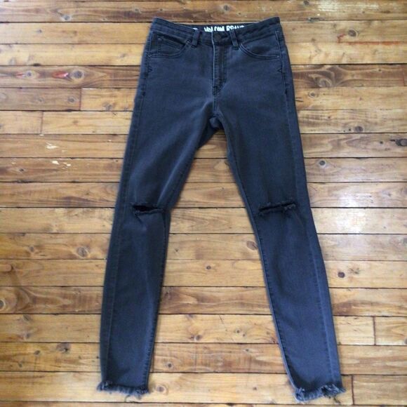 VOLCOM jeans ripped knees distressed  black skinny high waisted ankle raw hem 6 - Picture 11 of 11
